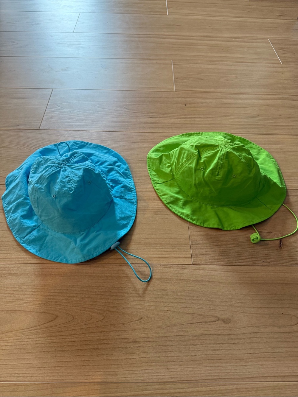 2 kids adjustable sun hats